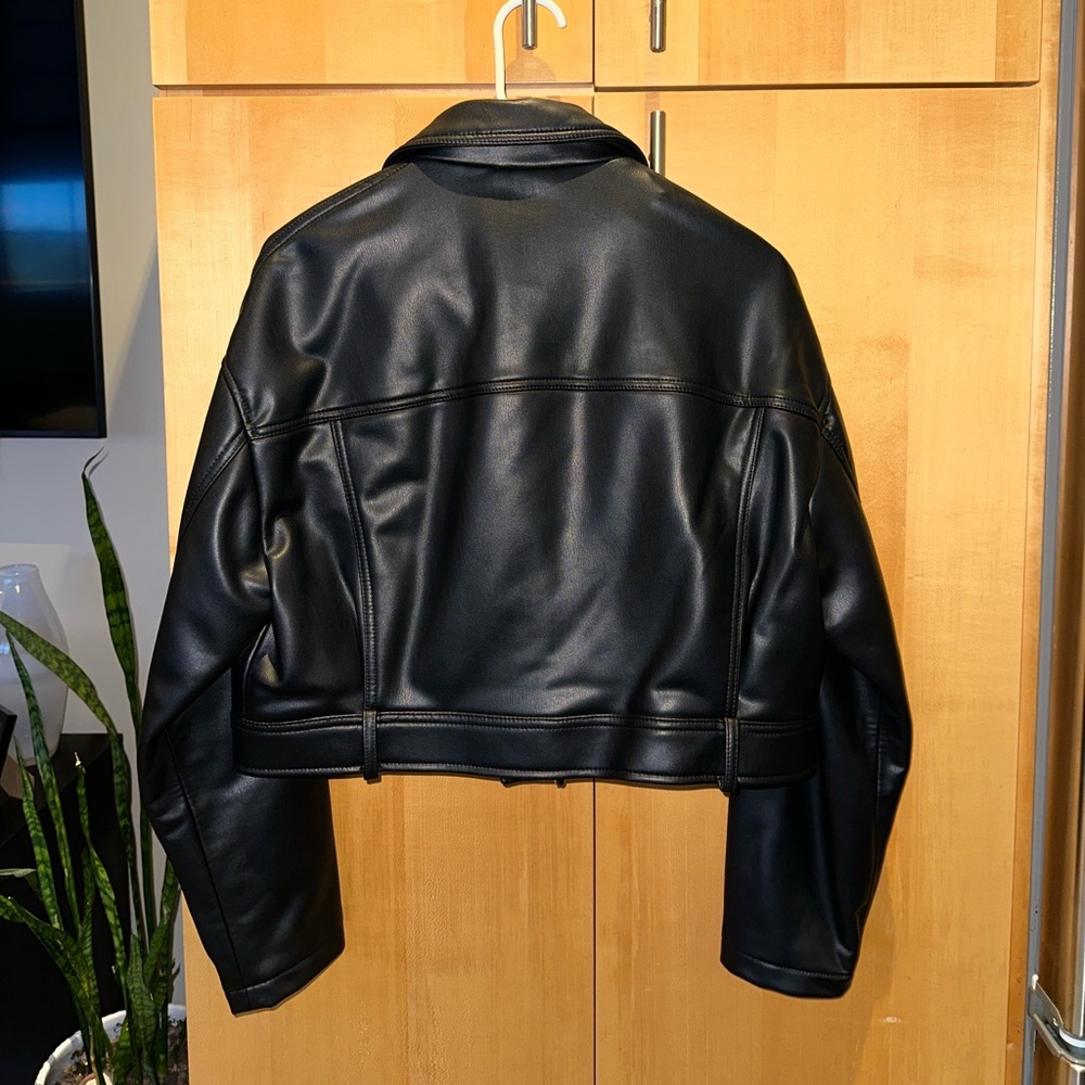ZARA Black Faux Leather Cropped Jacket with Front Pockets - Picture 4 of 4